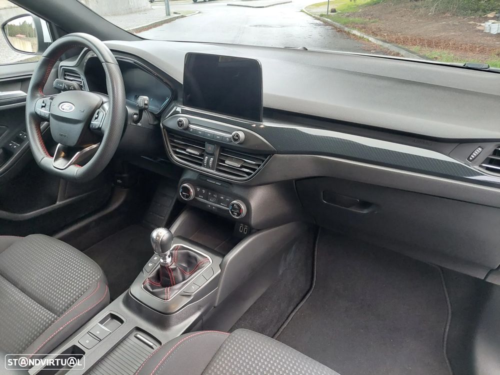 Ford Focus SW 1.0 EcoBoost MHEV ST-Line - 4