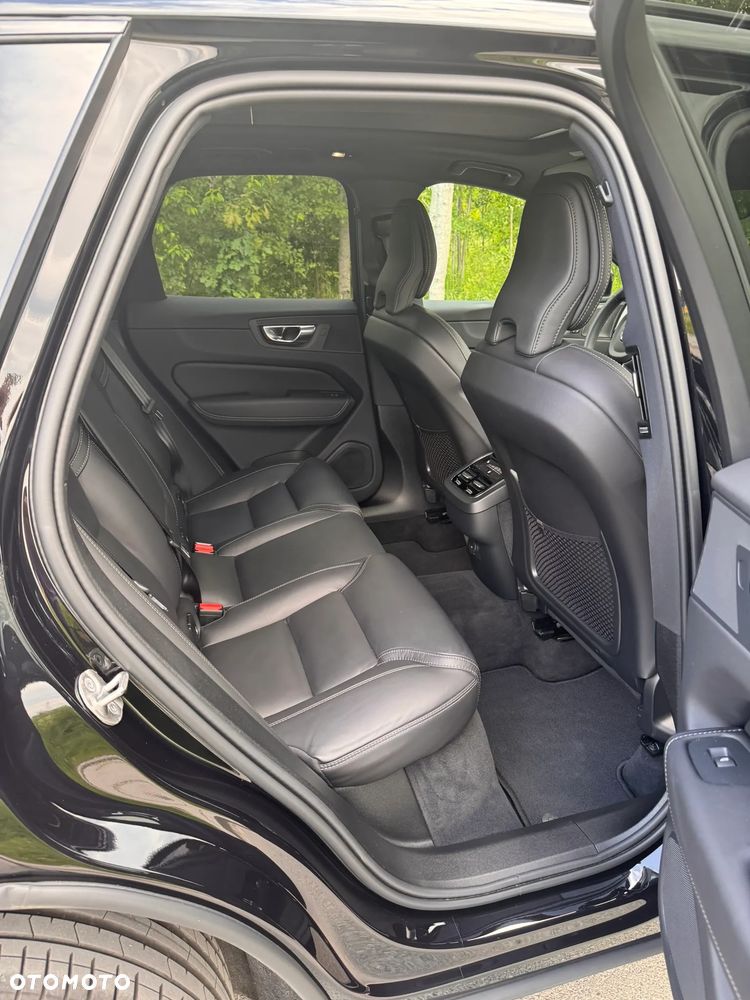 Volvo XC 60 B5 B AWD Ultimate Black Edition - 11