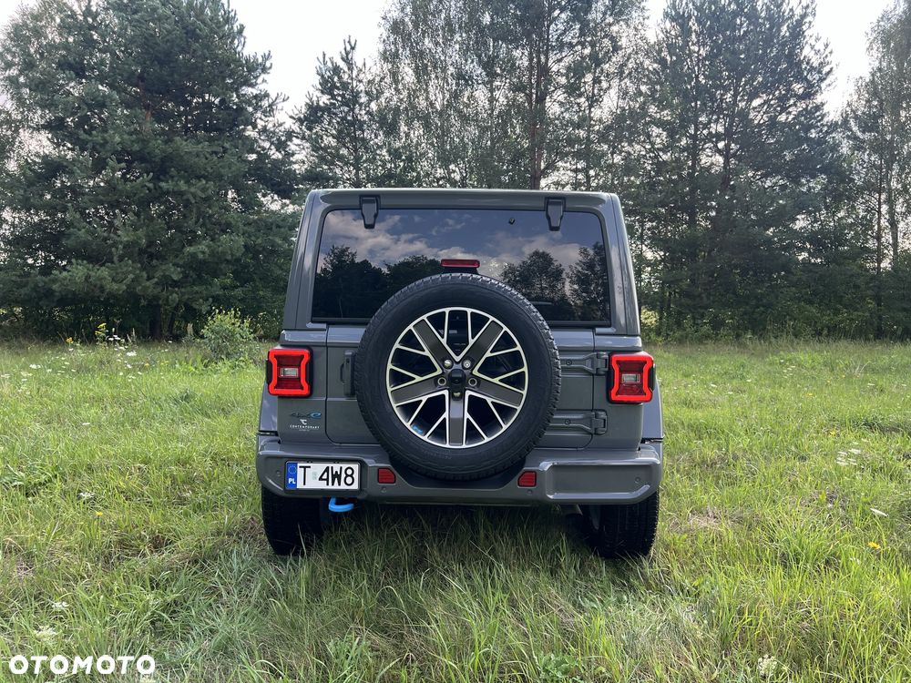 Jeep Wagoneer - 6