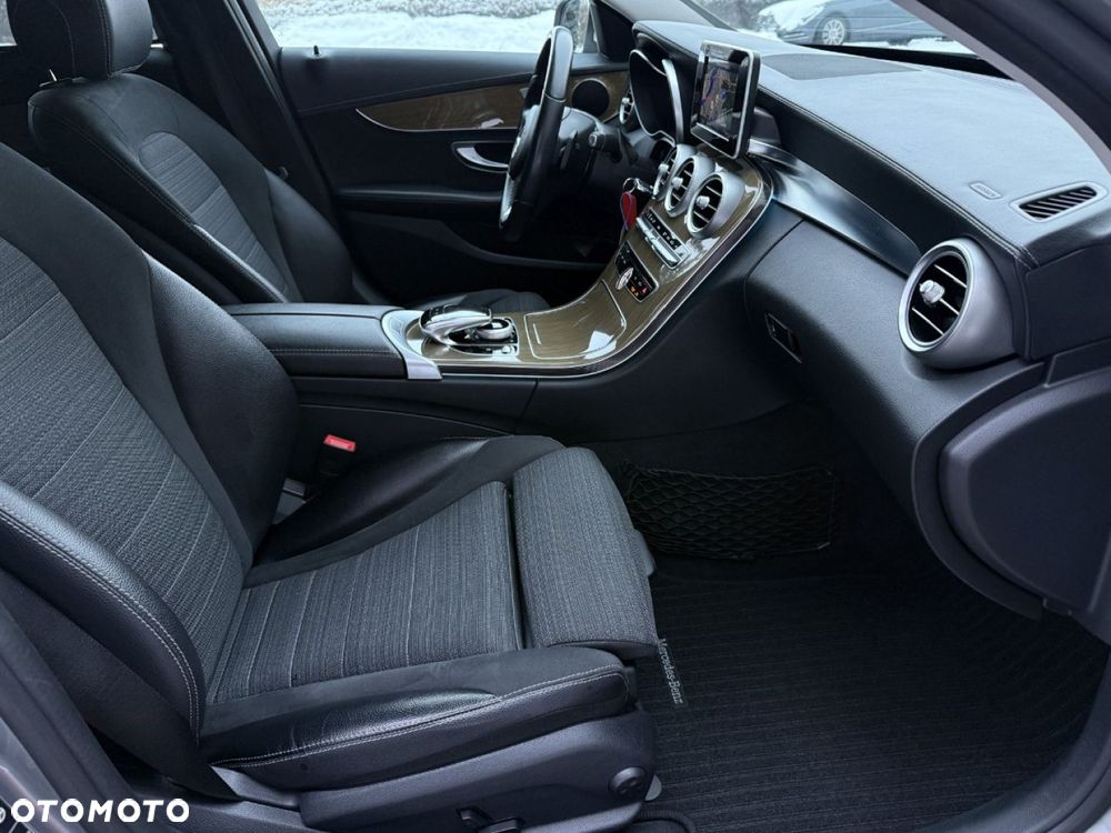 Mercedes-Benz Klasa C 180 7G-TRONIC Exclusive - 30