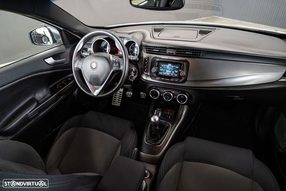 Alfa Romeo Giulietta 1.6 JTDm Exclusive - 13