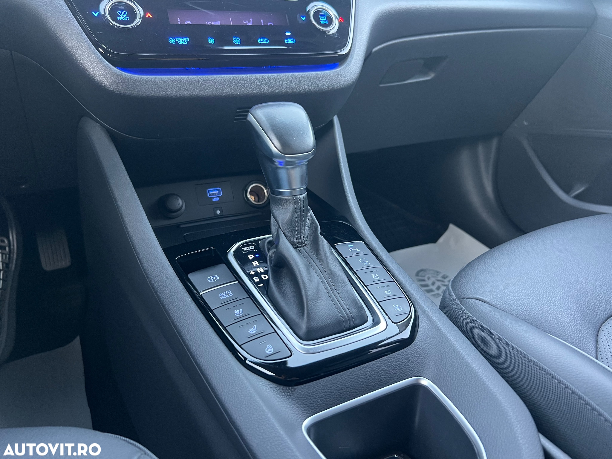 Hyundai IONIQ Plug-In Hybrid 1.6 141CP Exclusive - 11