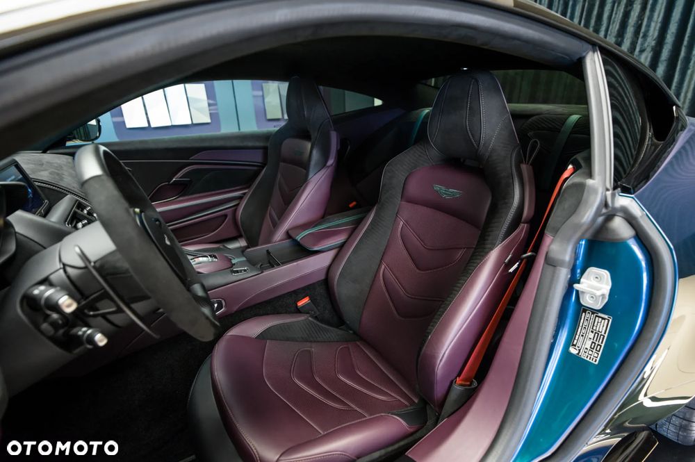 Aston Martin DBS - 30