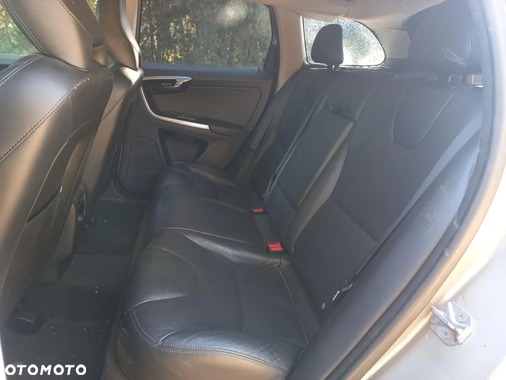 Volvo XC 60 D4 Geartronic Momentum - 11