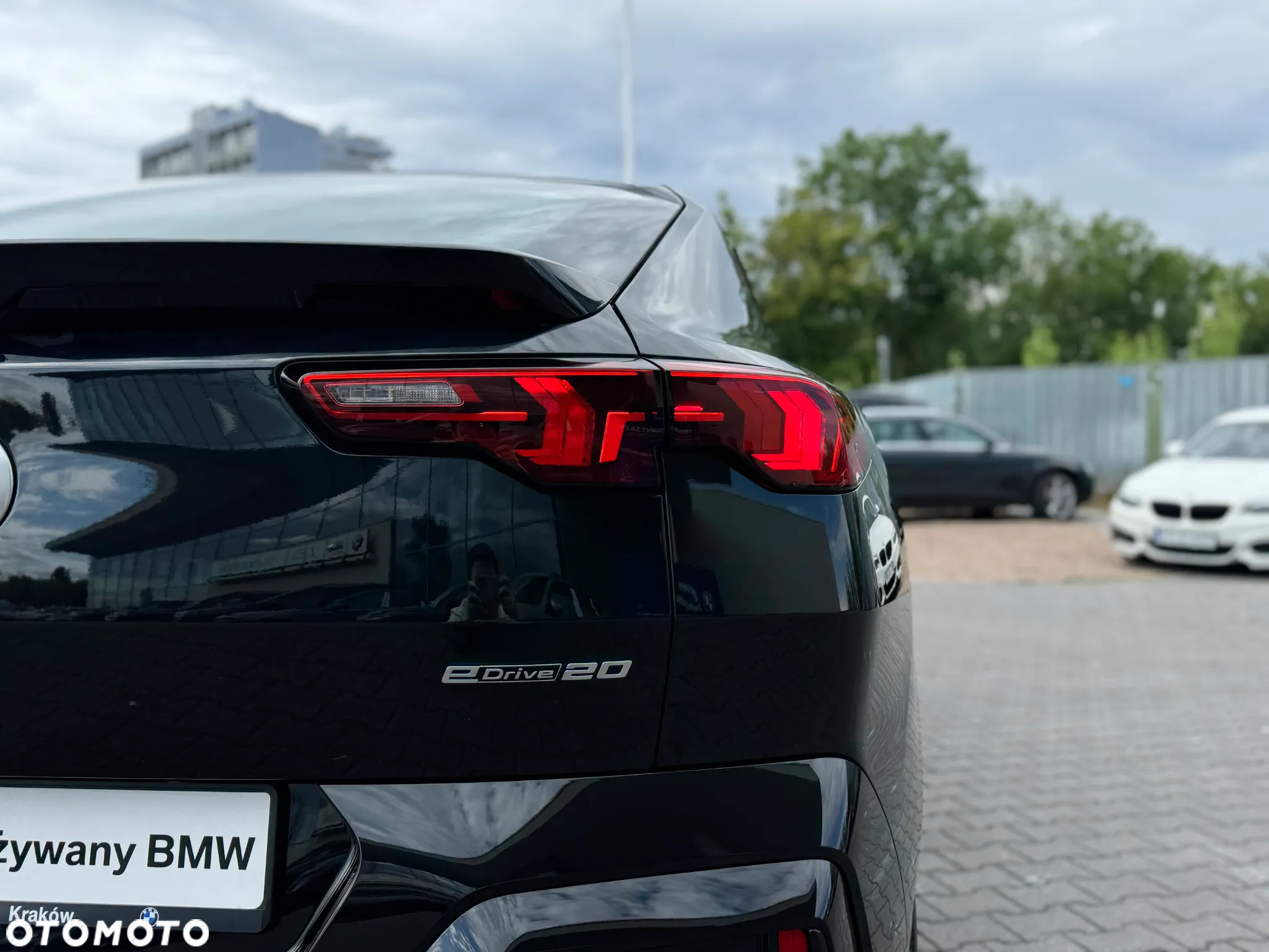 BMW iX2 eDrive20 66.5kWh M Sport - 25