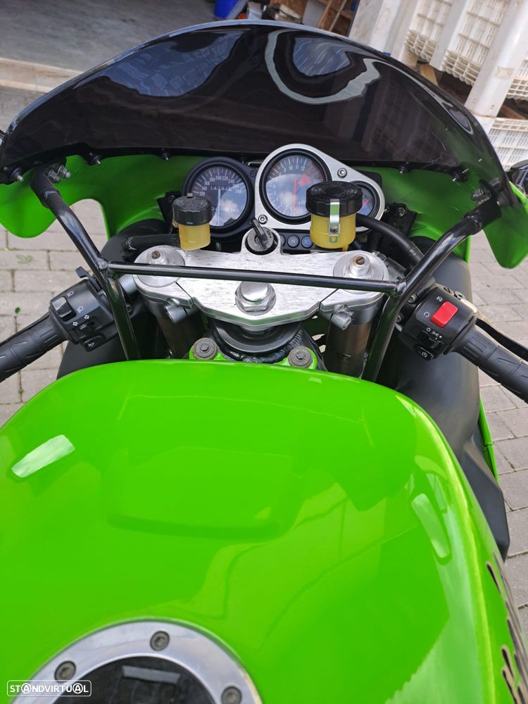 Kawasaki ZXR Ninja ZX7R - 12