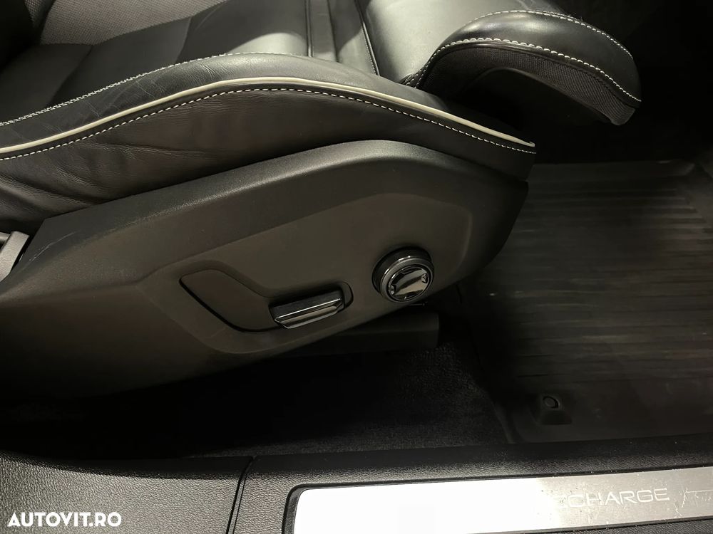 Volvo XC 60 Recharge T8 Twin Engine eAWD R-Design - 22