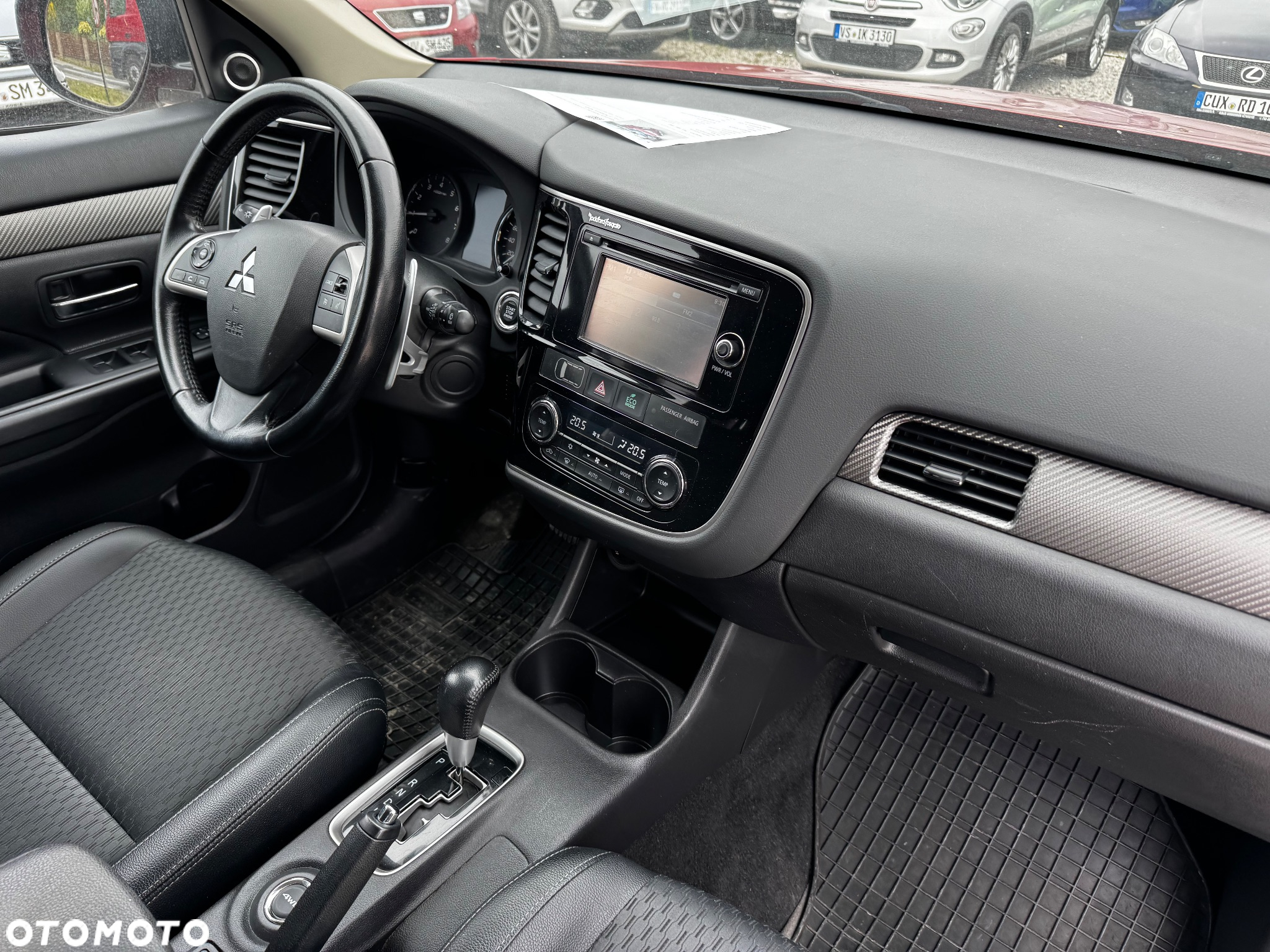 Mitsubishi Outlander 2.0 Instyle + 4WD CVT - 39