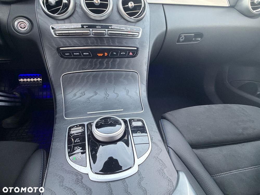 Mercedes-Benz Klasa C 220 d 4Matic 9G-TRONIC AMG Line - 21