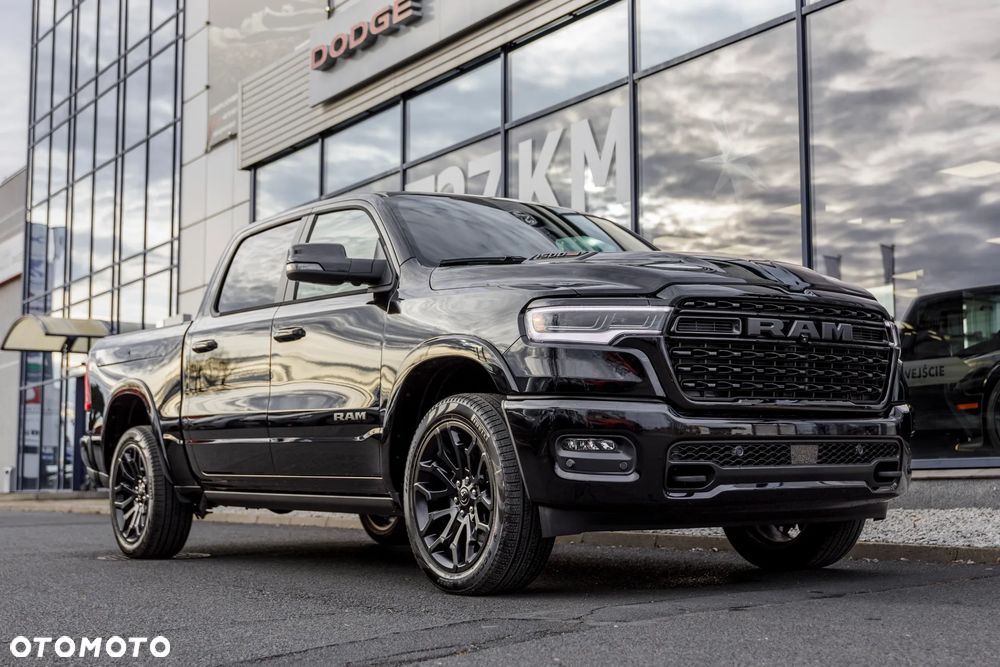 RAM 1500 Limited Night - 2