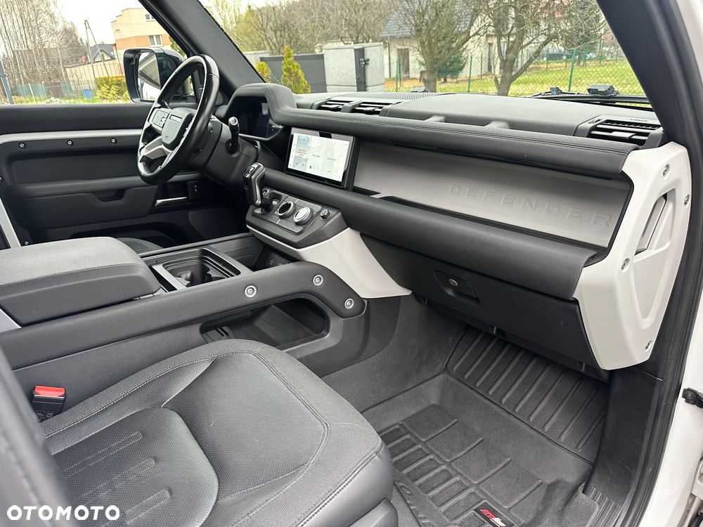 Land Rover Defender 110 D240 S - 34
