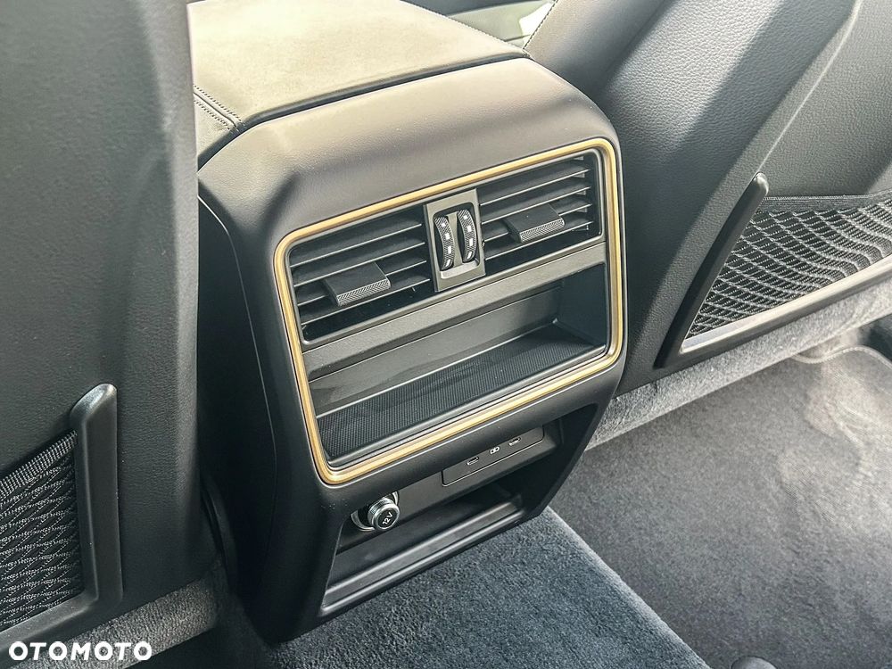 Porsche Cayenne - 32