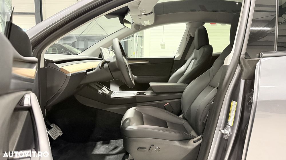 Tesla Model Y Performance Dual Motor AWD - 6