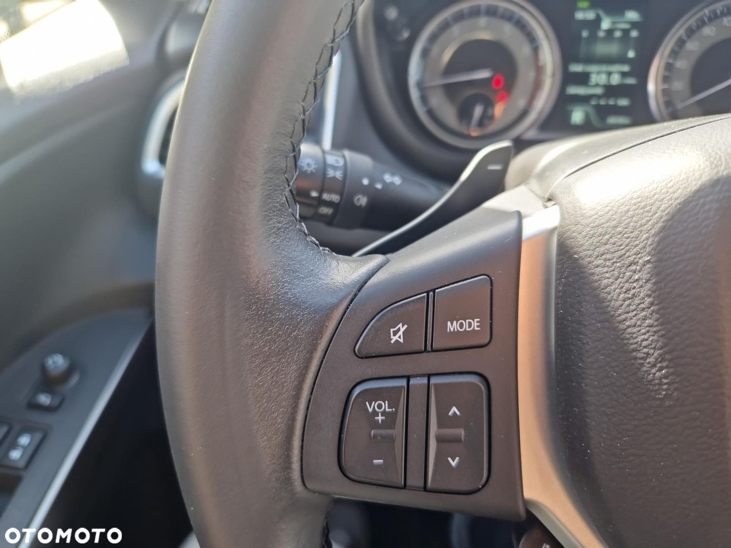 Suzuki SX4 S-Cross 1.5 Strong Hybrid Premium AGS - 13