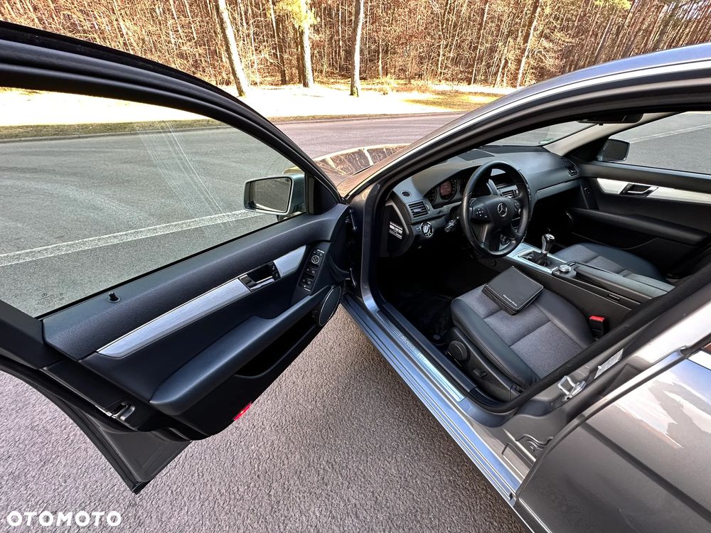 Mercedes-Benz Klasa C 180 Kompressor Automatik BlueEFFICIENCY - 22