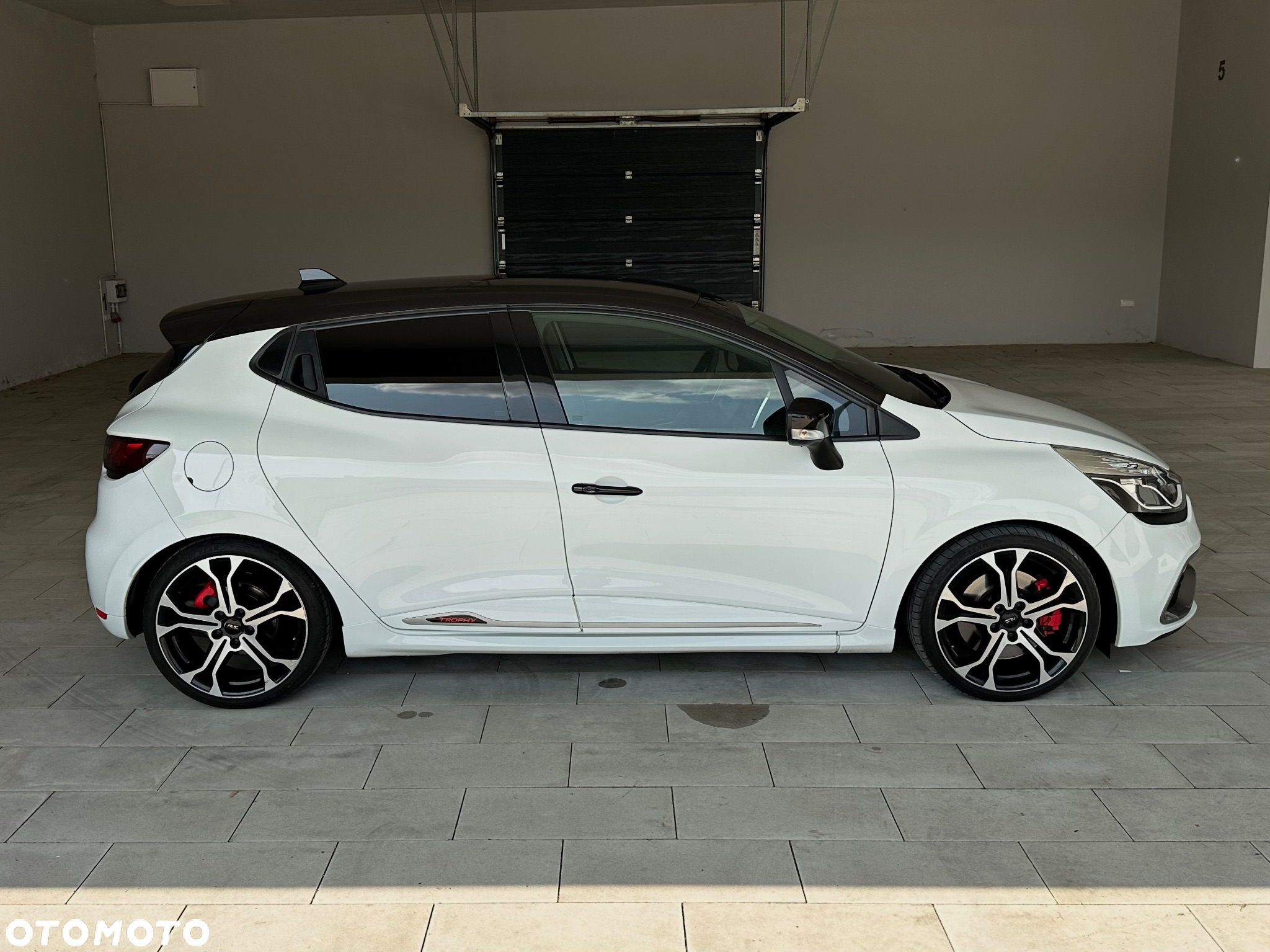 Renault Clio 1.6 R.S.Trophy 220 EDC - 8