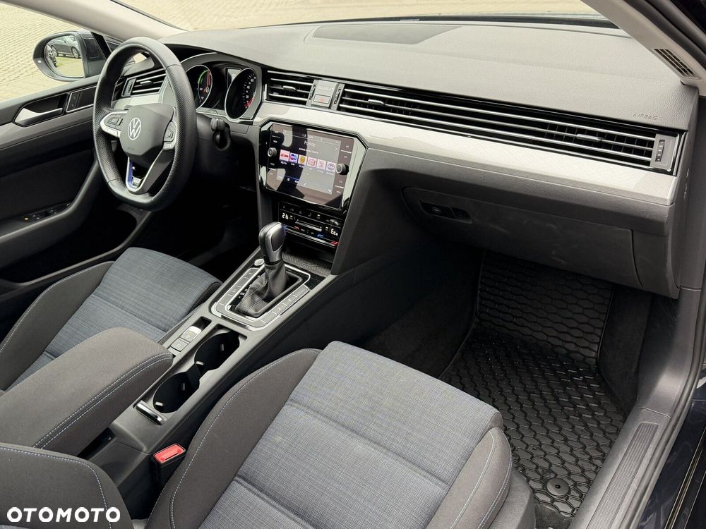Volkswagen Passat - 27
