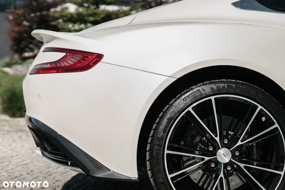 Aston Martin Vanquish Standard - 9