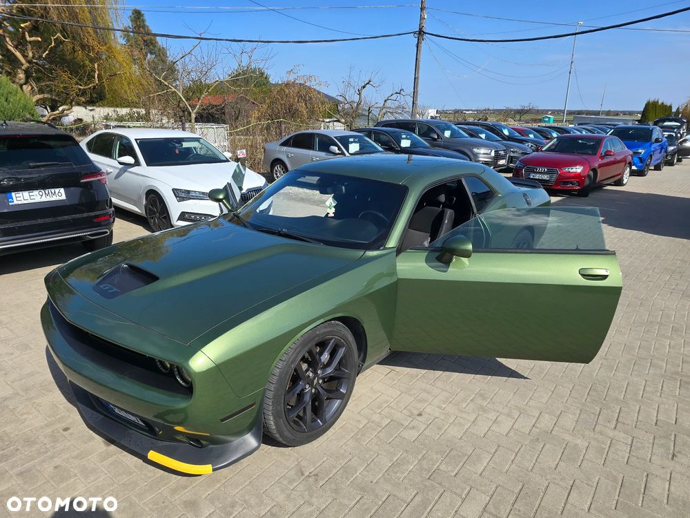 Dodge Challenger - 30