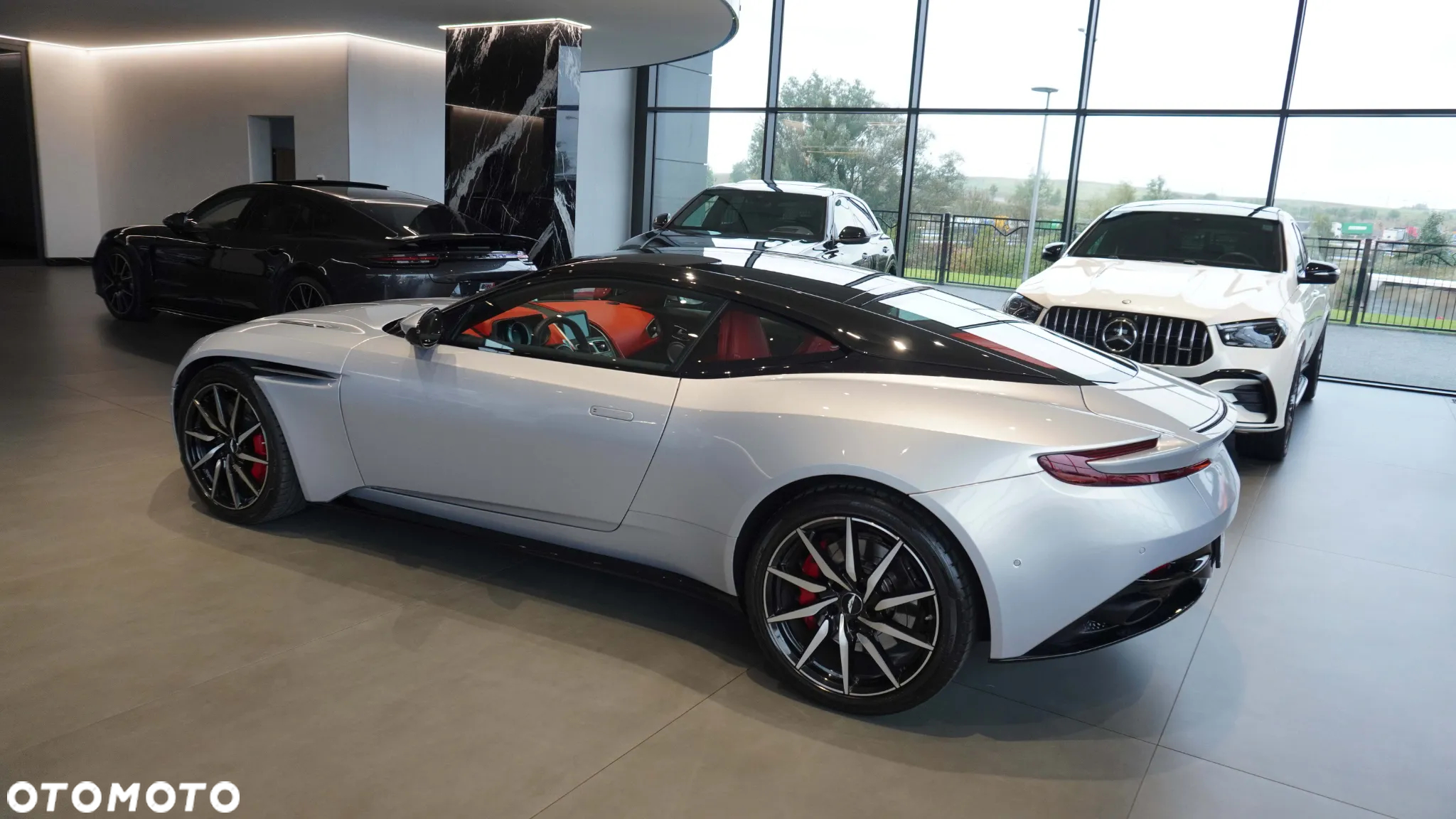 Aston Martin DB11 Launch Edition - 13