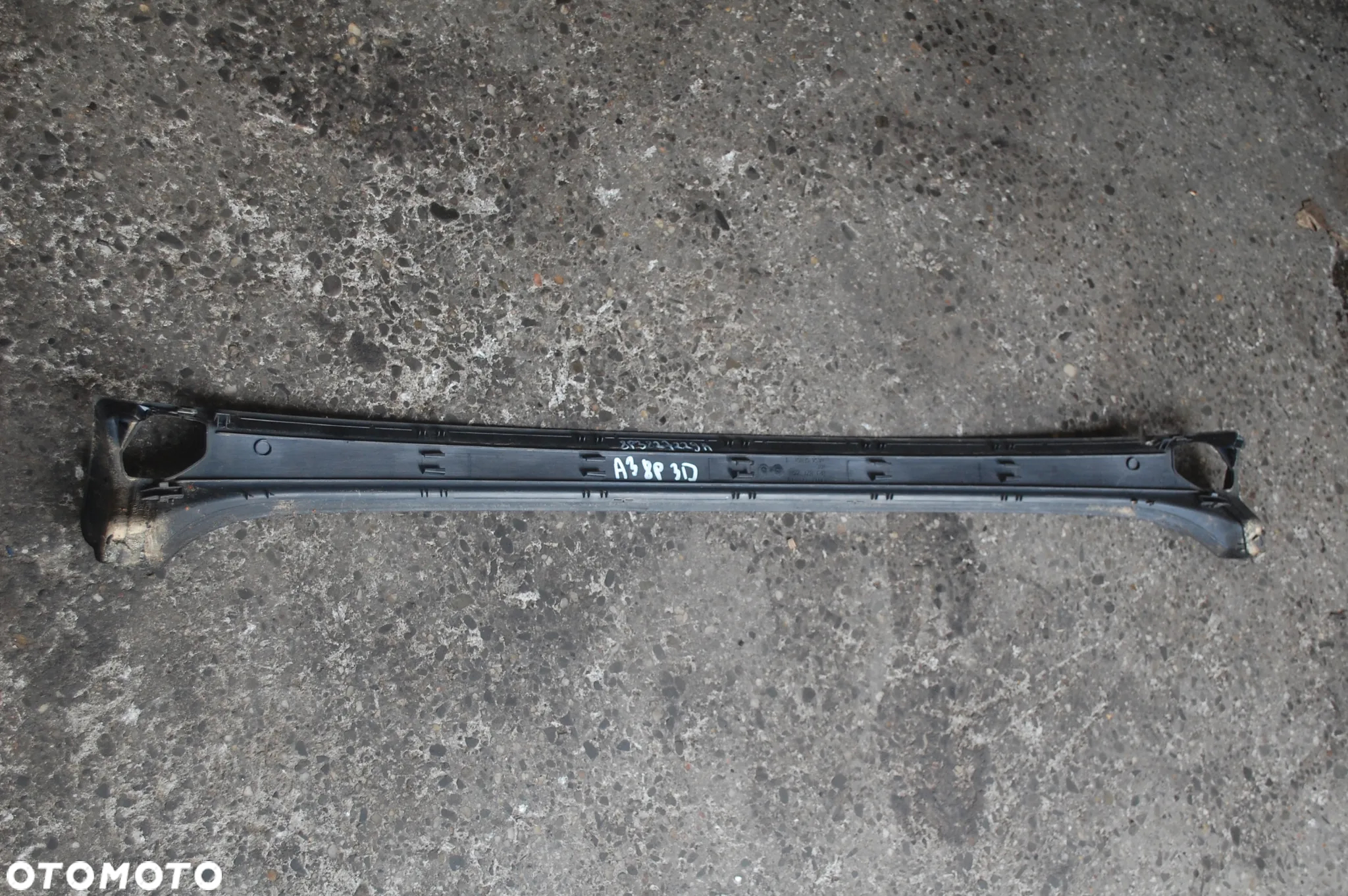 LISTWA RYNIENKA OSŁONA ZAWIASÓW KLAPY AUDI A3 8P 8P3827229A - 4