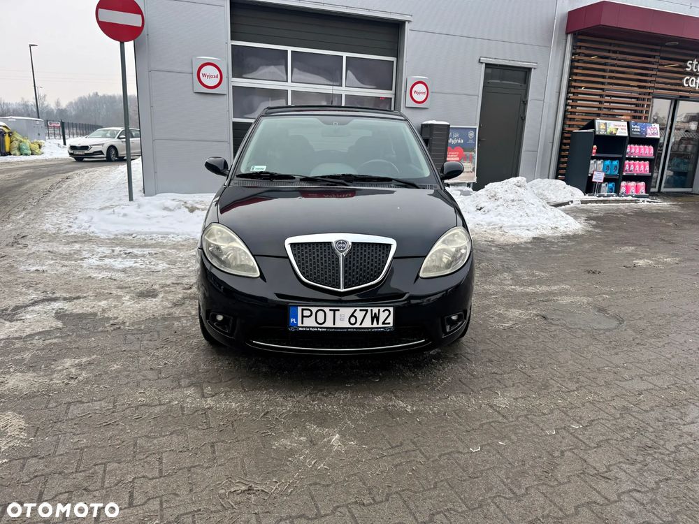Lancia Ypsilon Y 1.4 8v Oro - 2