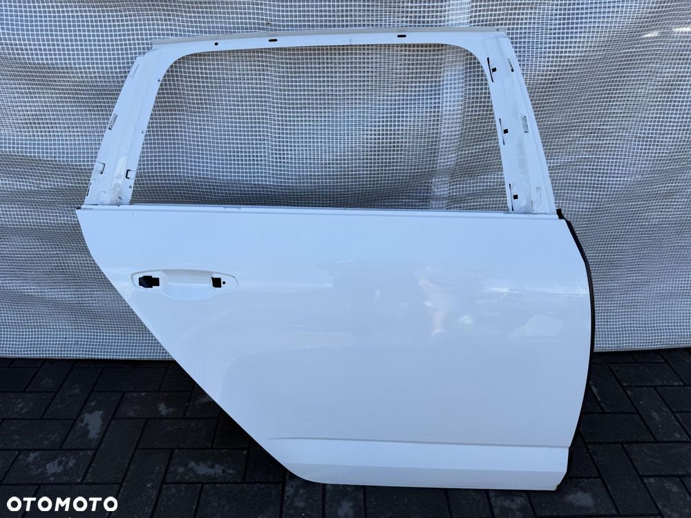 SKODA OCTAVIA III KOMBI DRZWI TYLNE PRAWE - 1