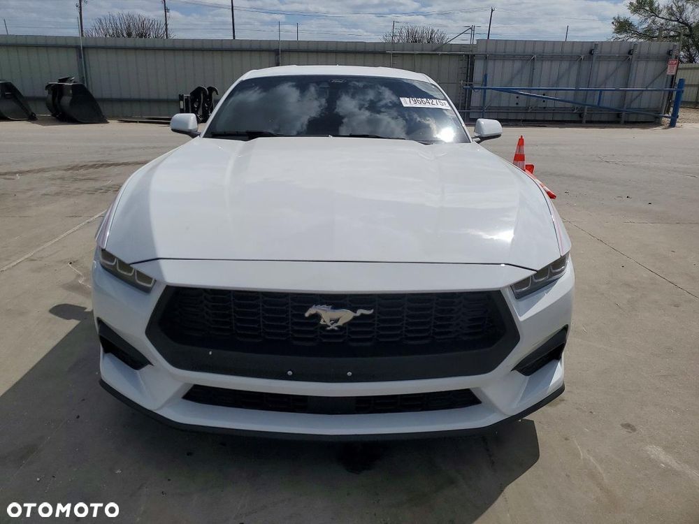 Ford Mustang - 6