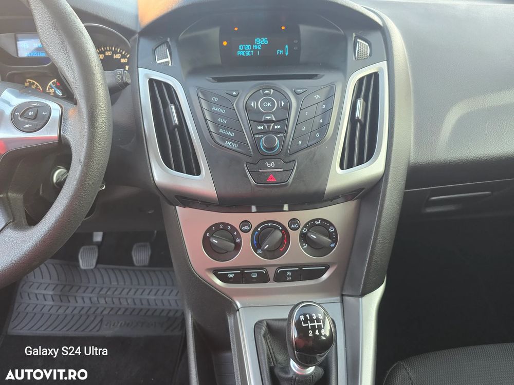 Ford Focus 1.6 EcoBoost Start Stop Trend - 23