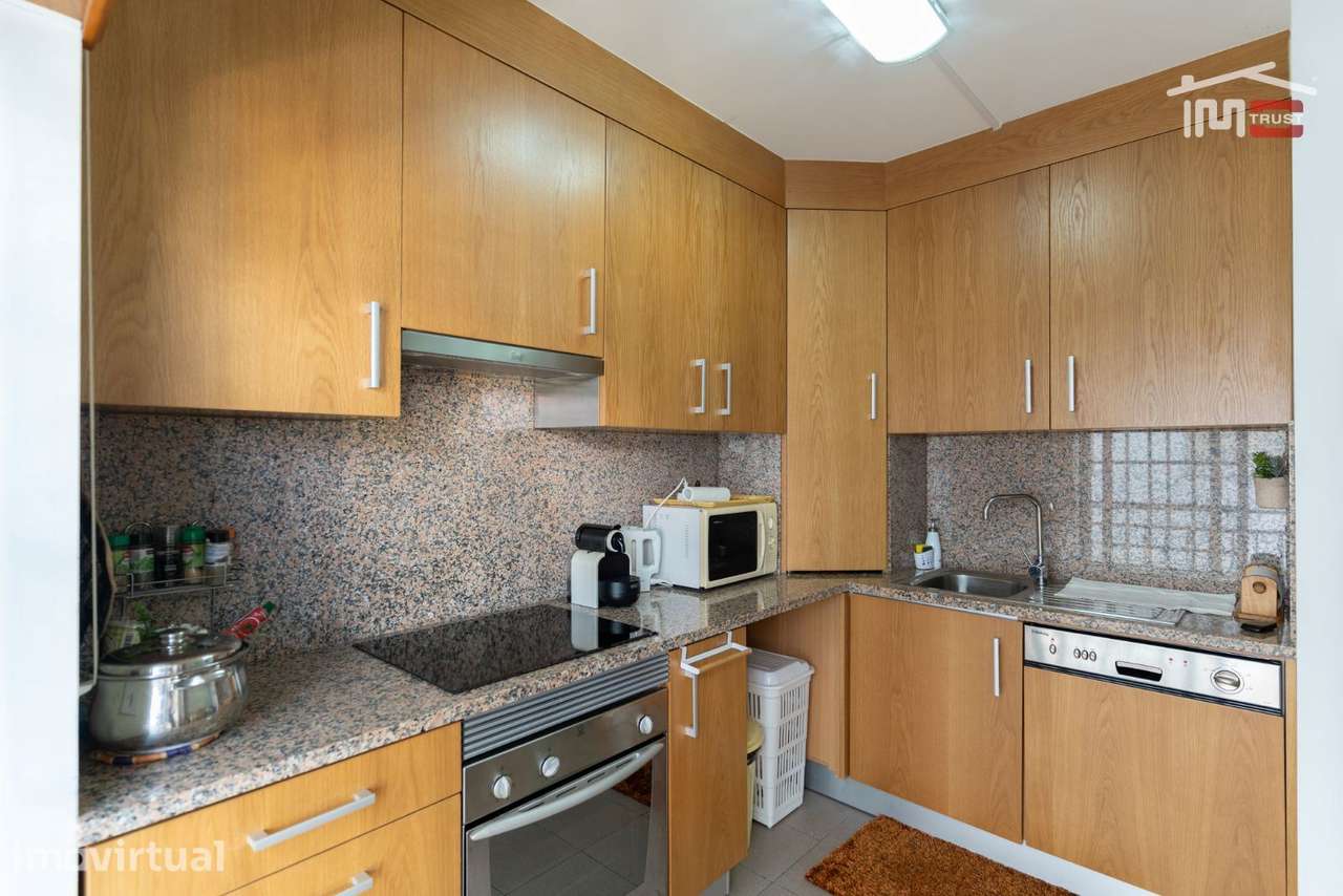 APARTAMENTO T2 TOTALMENTE MOBILADO ROTUNDA SUL EM FÁTIMA - Grande imagem: 2/12