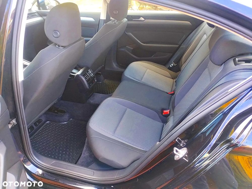 Volkswagen Passat - 8