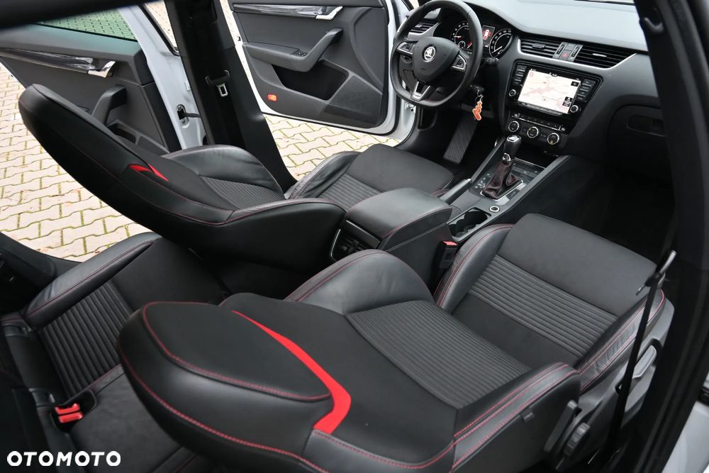 Skoda Octavia Combi 2.0 TDI DSG RS - 39
