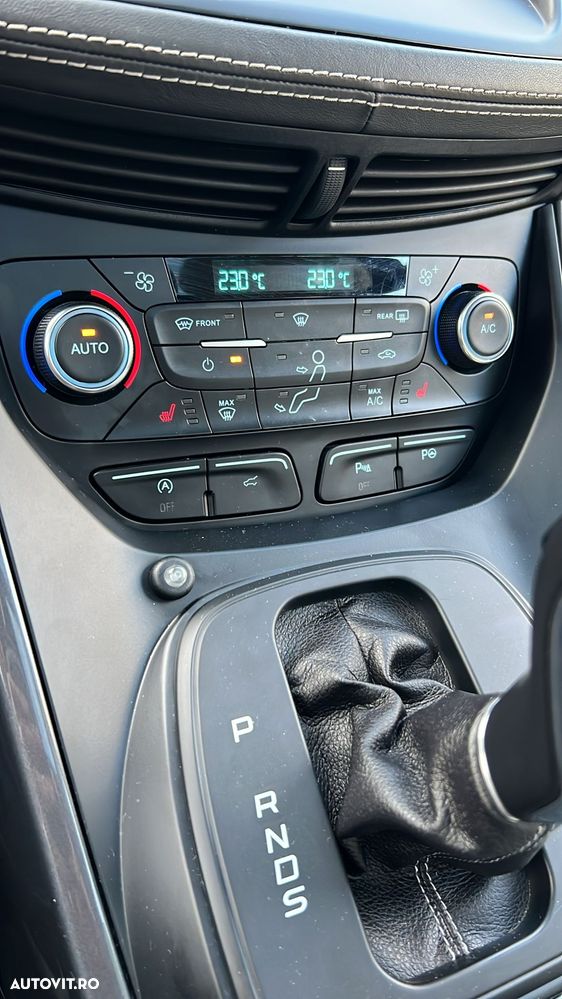 Ford Kuga 2.0 TDCi 4WD Powershift Vignale - 26