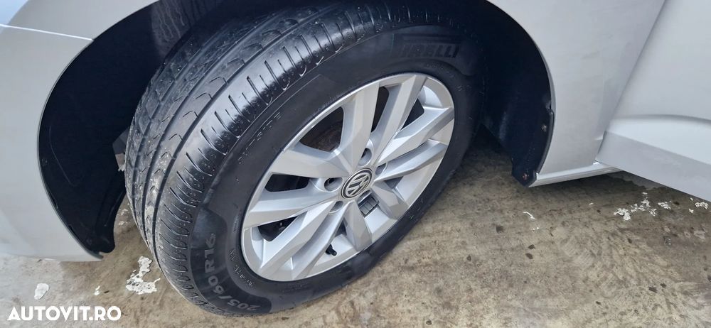 Volkswagen Touran 2.0 TDI SCR UNITED - 23
