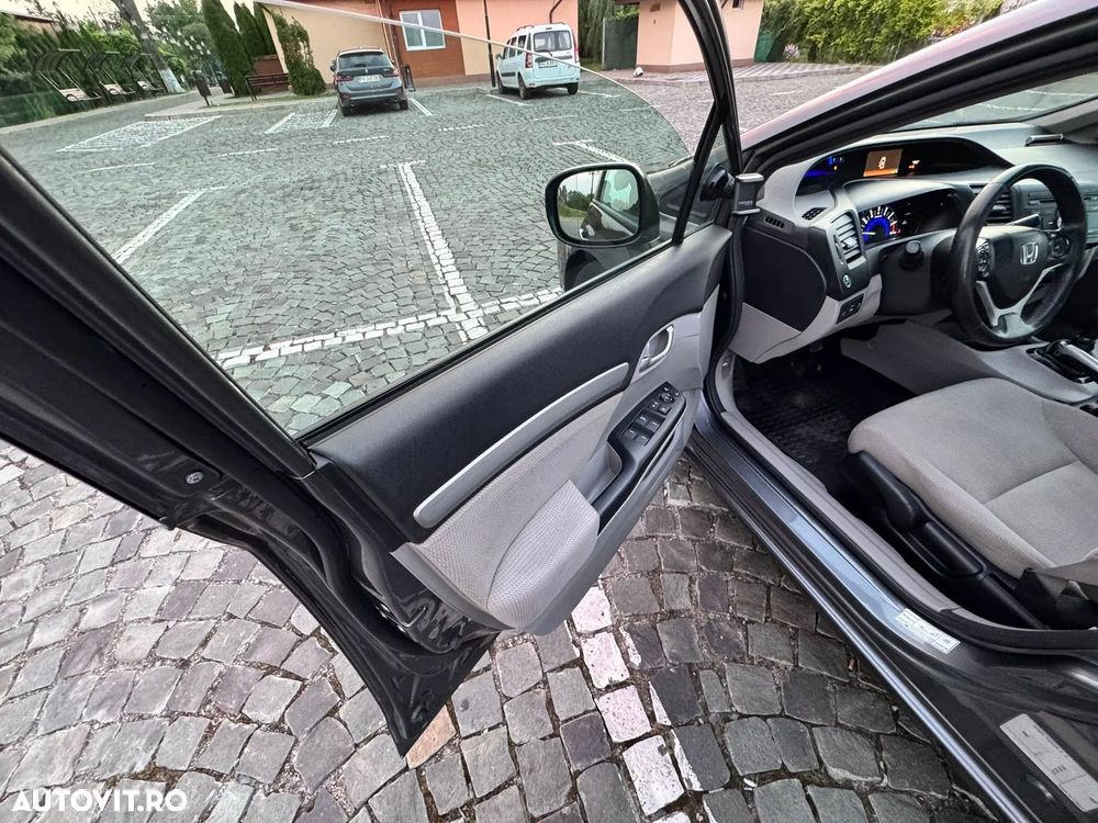 Honda Civic 1.8 MT ES - 8