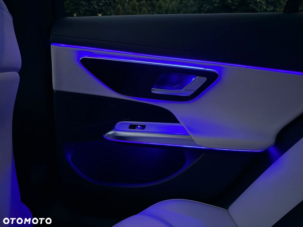 Mercedes-Benz Klasa E 220 d mHEV 4-Matic AMG 9G-Tronic - 32
