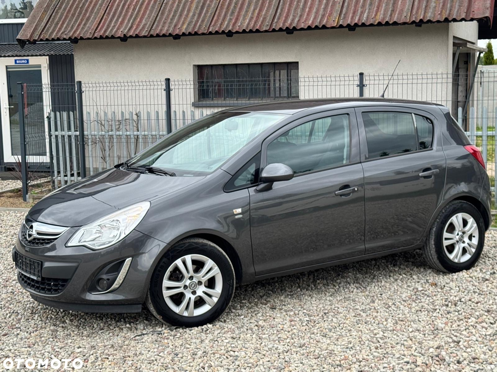 Opel Corsa 1.4 16V Cosmo - 4