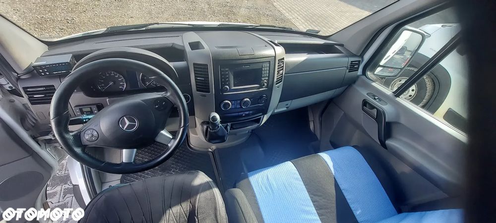 Mercedes-Benz Sprinter - 11