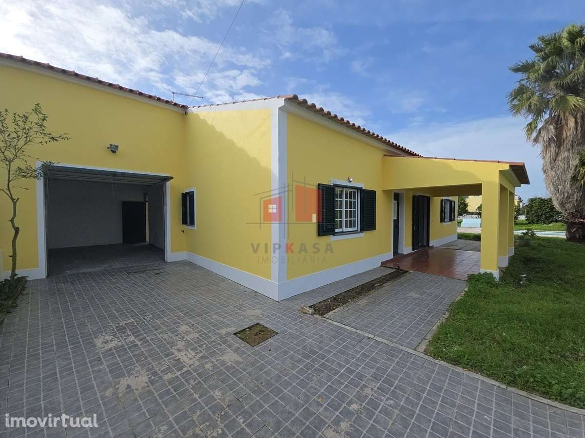Moradia térrea com piscina em lode de 3220 m2 - Grande imagem: 3/33