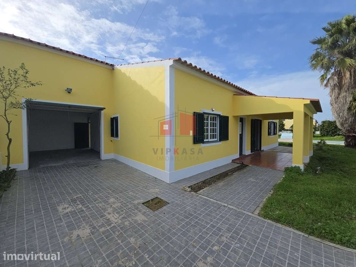 Moradia térrea com piscina em lode de 3220 m2 - Grande imagem: 3/33