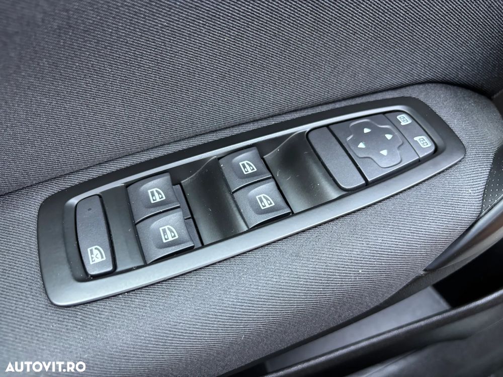 Renault Megane BLUE dCi 115 EDC BUSINESS EDITION - 22