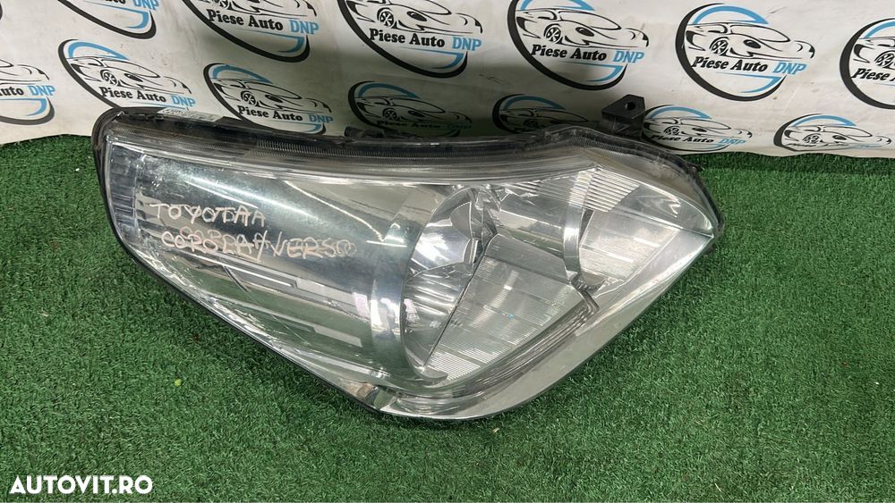Far dreapta Toyota Corolla verso - 1