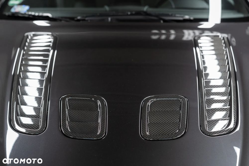 Aston Martin V12 Vantage - 10