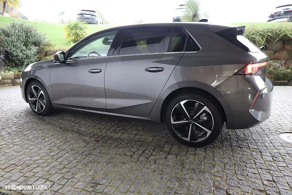 Opel Astra 1.2 T Elegance - 11
