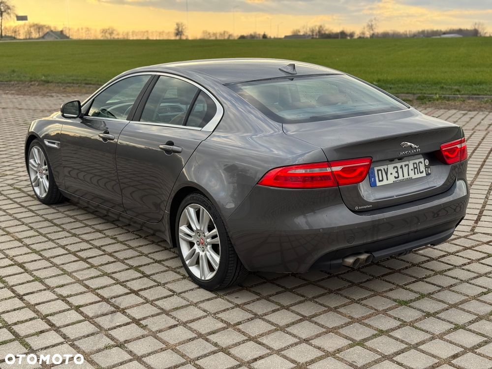 Jaguar XE 2.0 D AWD Prestige - 7