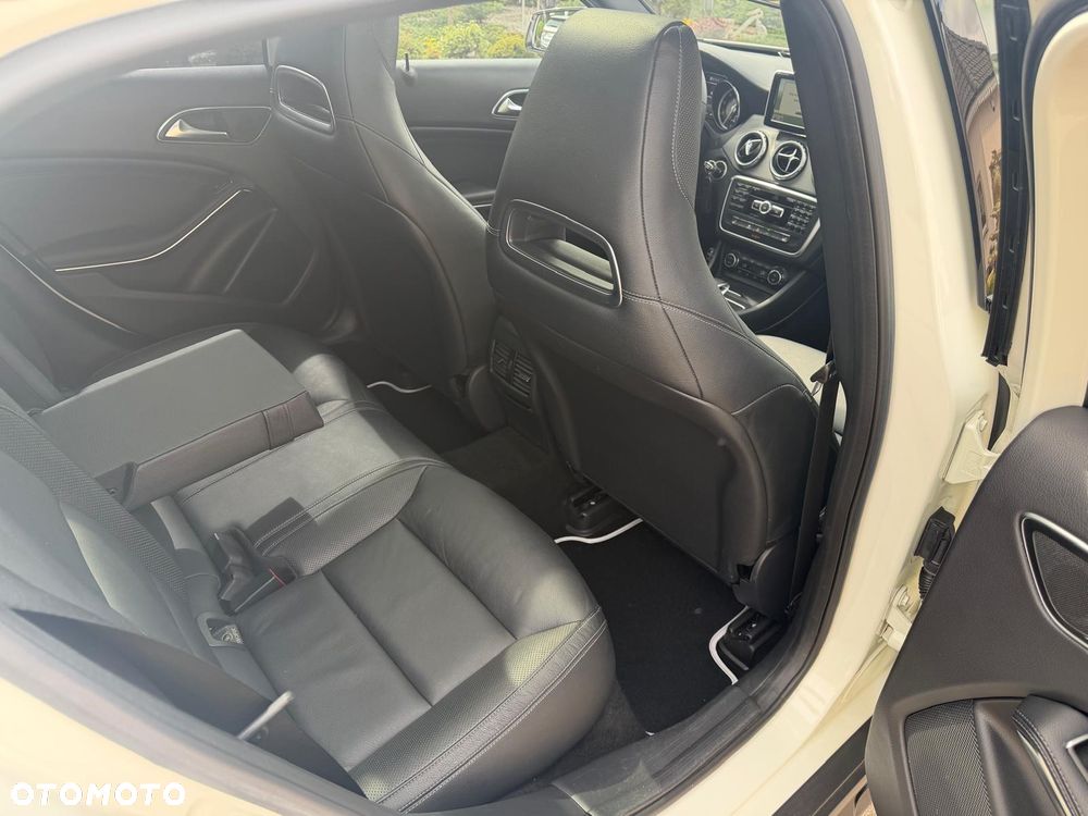 Mercedes-Benz GLA 45 AMG 4Matic 7G-DCT - 25