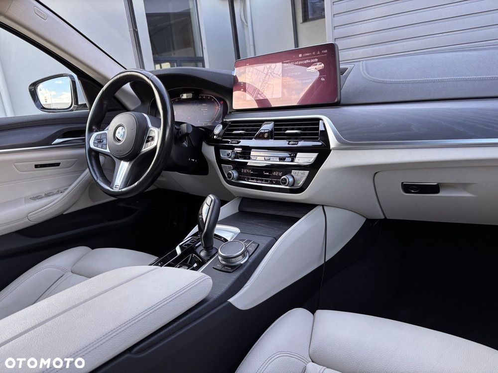 BMW Seria 5 518d Luxury Line - 32