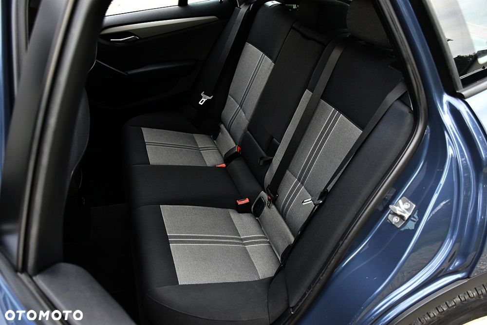 BMW X1 sDrive18d xLine - 36
