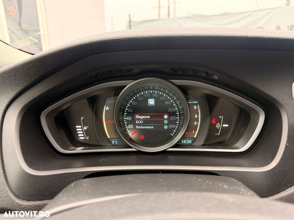 Volvo V40 Cross Country D3 Momentum - 16