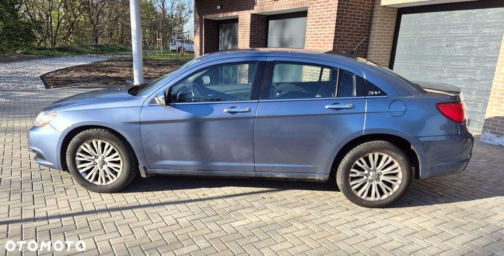 Chrysler 200 - 8